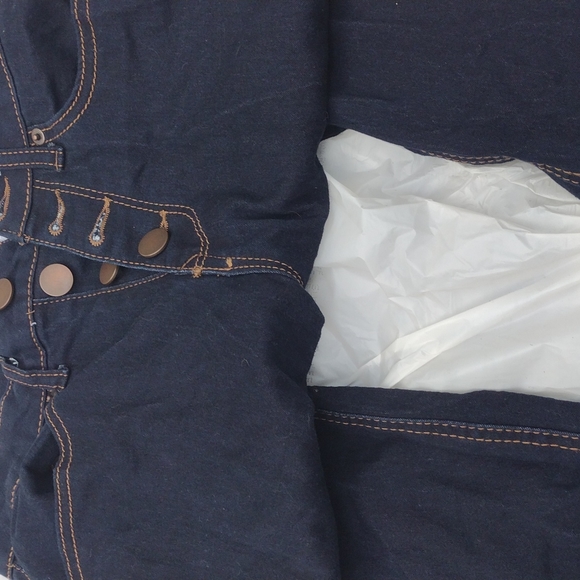 Jeans - Picture 1 of 3